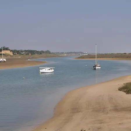 Luxury 3 Bedroom With Private Pool *