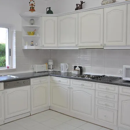 Luxury 3 Bedroom With Private Pool *